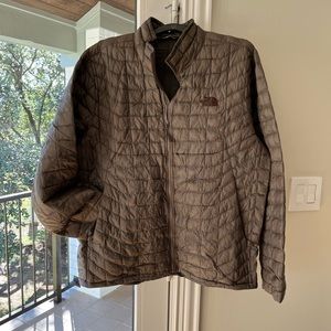 Men’s North Face Lightweight Puffer Jacket (Bronze, XL)